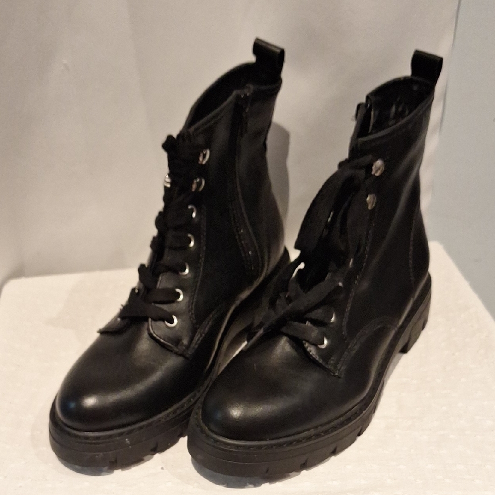 Madden Girl Black Lace-Up Clunky Ankle Boots Size 8